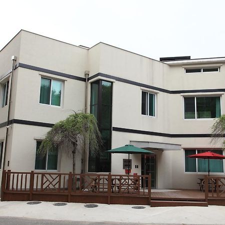 Hwangto Green Village Pension Йонгин Экстерьер фото