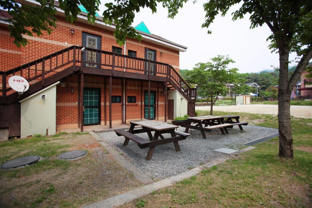 Hwangto Green Village Pension Йонгин Экстерьер фото