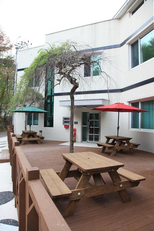 Hwangto Green Village Pension Йонгин Экстерьер фото